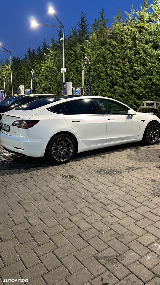 Tesla Model 3 - 4
