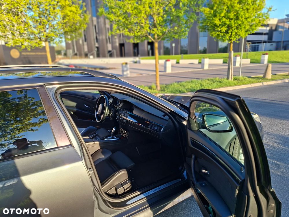 BMW Seria 5 525d Edition Sport - 11
