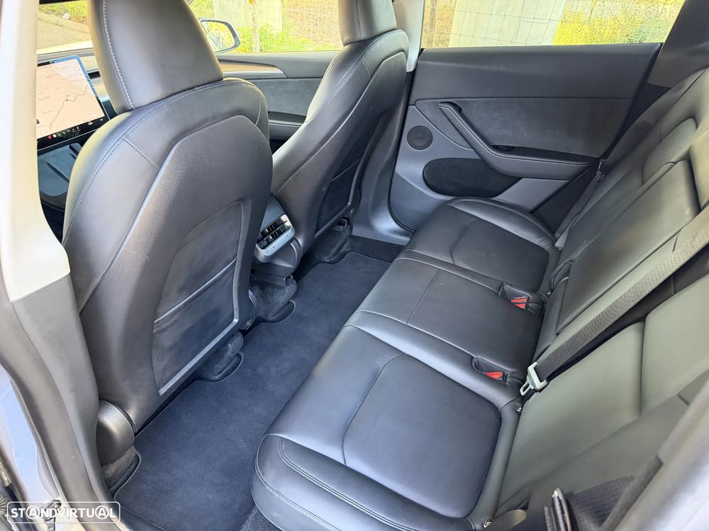 Tesla Model Y Long Range Dual Motor AWD - 25