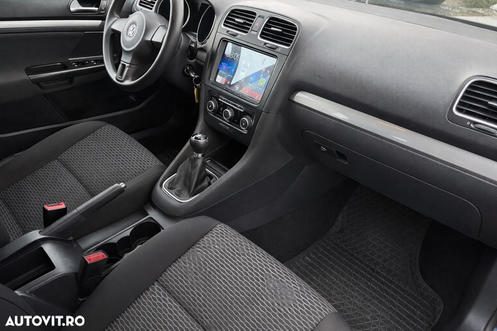 Volkswagen Golf - 6