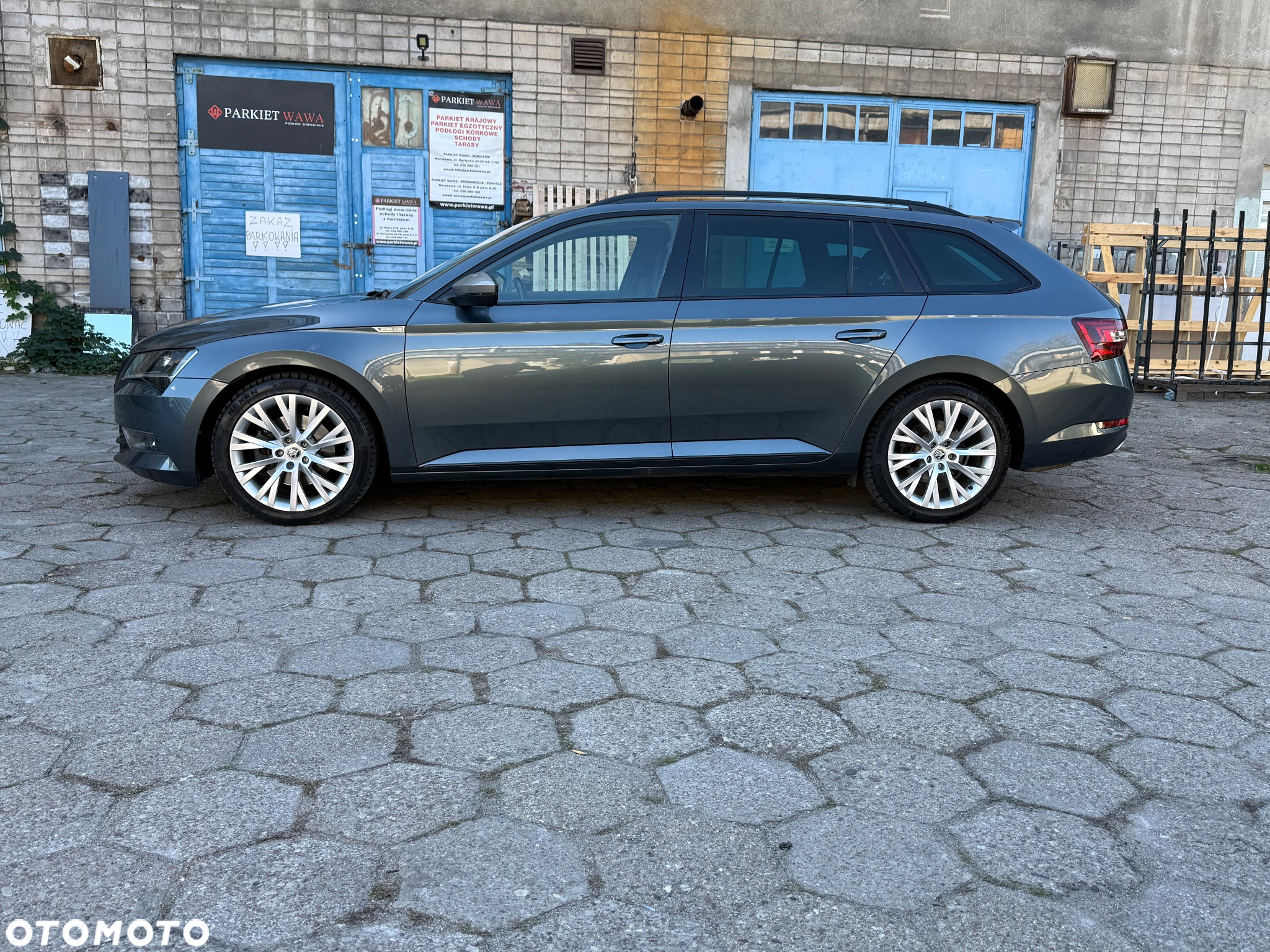 Skoda Superb Combi 1.8 TSI DSG SportLine - 2