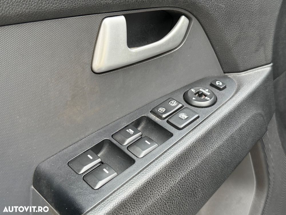 Kia Sportage 2.0 DSL MT 4x4 PREMIUM - 18