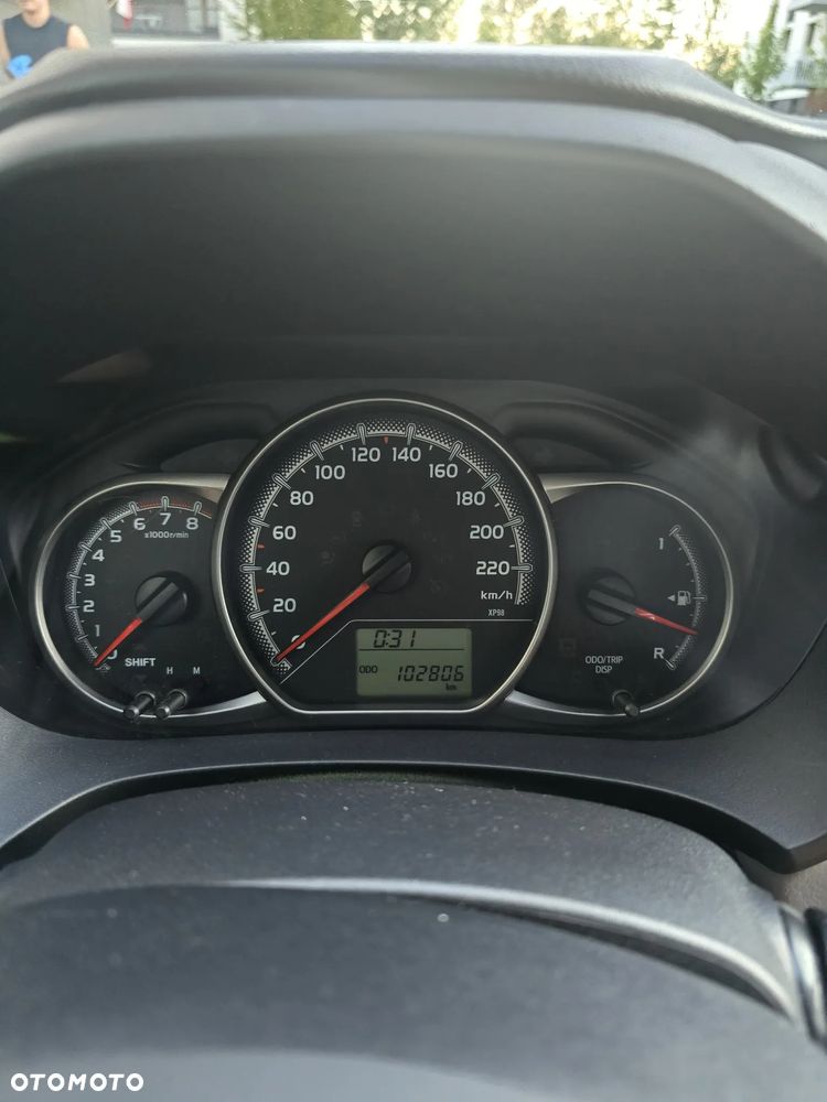 Toyota Yaris 1.33 Active EU6 - 10