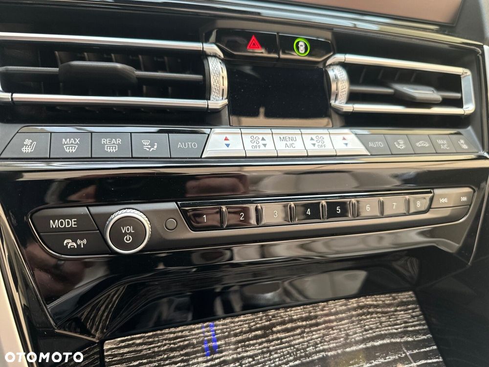 BMW Seria 8 - 38