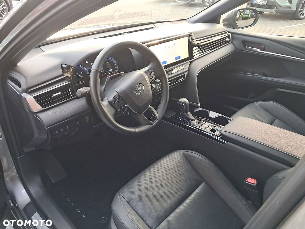 Toyota Camry - 22