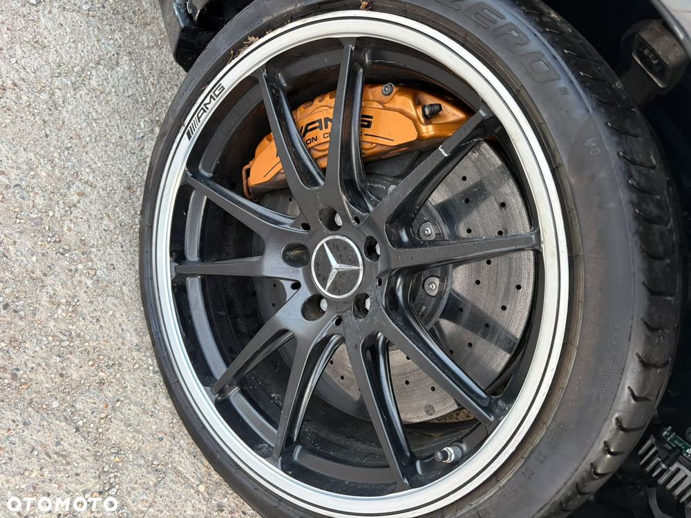Mercedes-Benz Klasa C AMG 63 S - 32