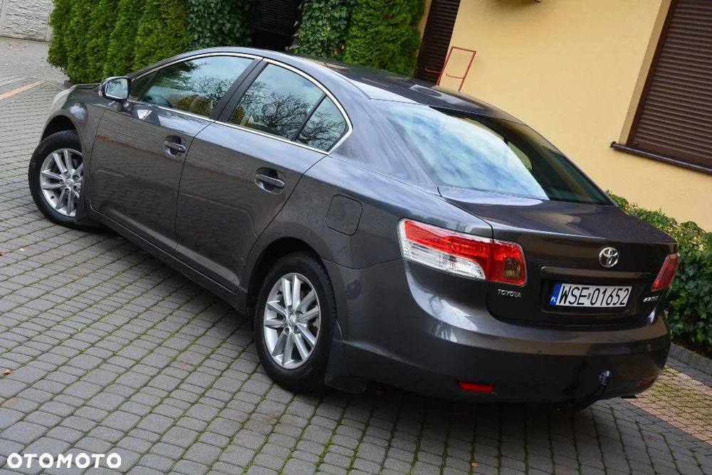 Toyota Avensis 1.8 Sol plus NAVI - 16