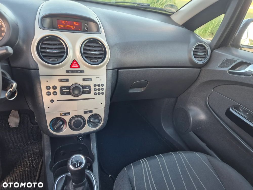 Opel Corsa 1.2 16V Cosmo - 16