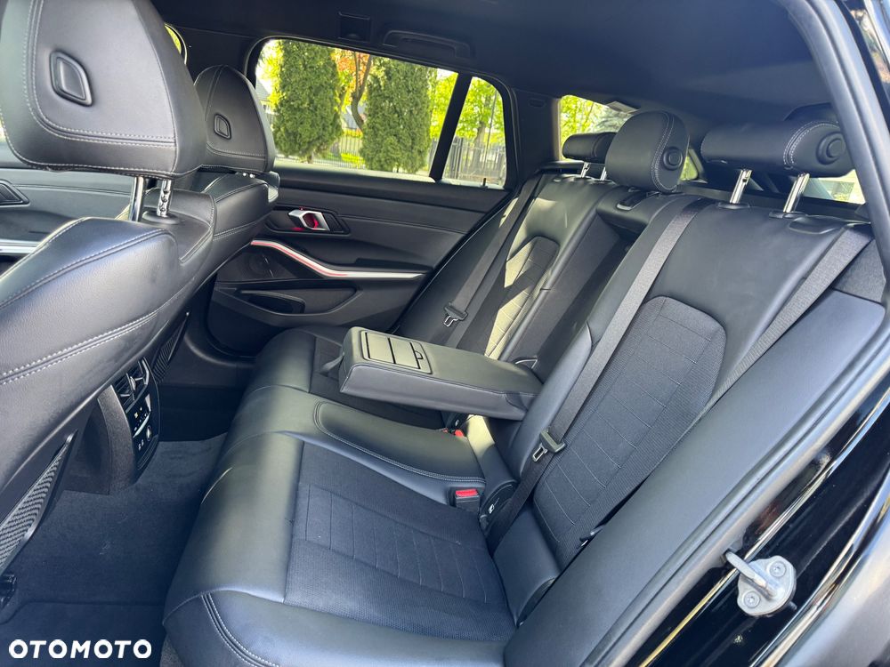 BMW Seria 3 330d xDrive M Sport - 26