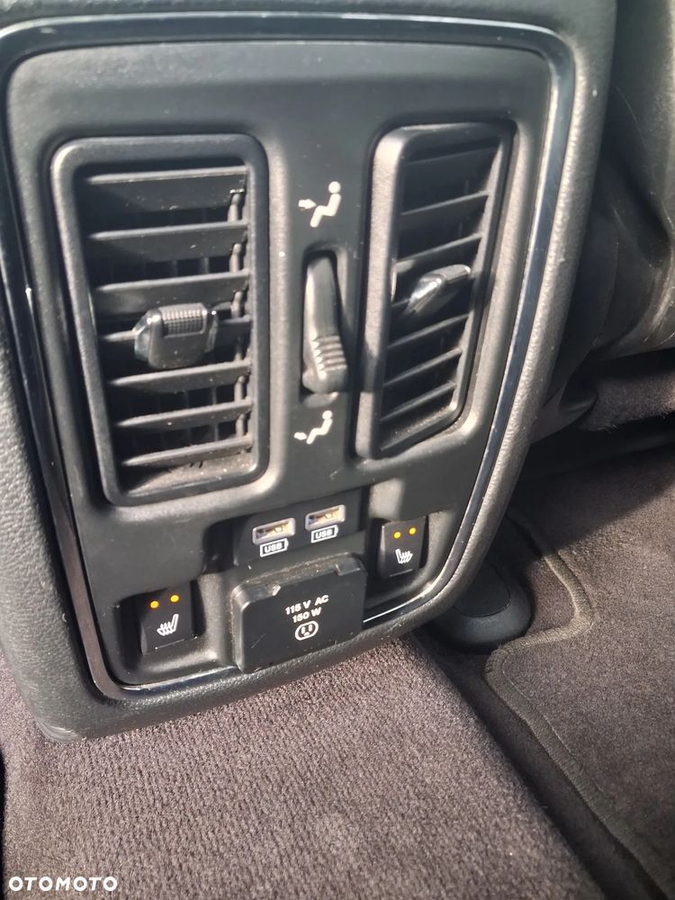 Jeep Grand Cherokee - 21