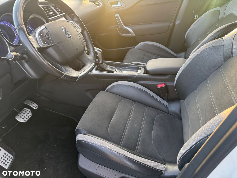 DS Automobiles DS 4 Crossback - 13