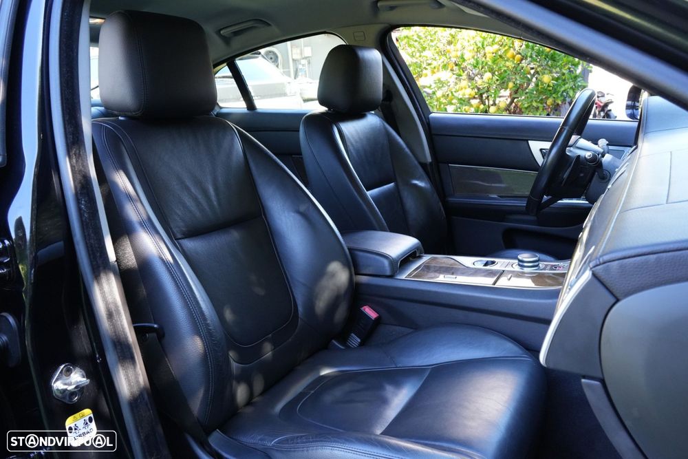 Jaguar XF 2.2 D Luxury - 29