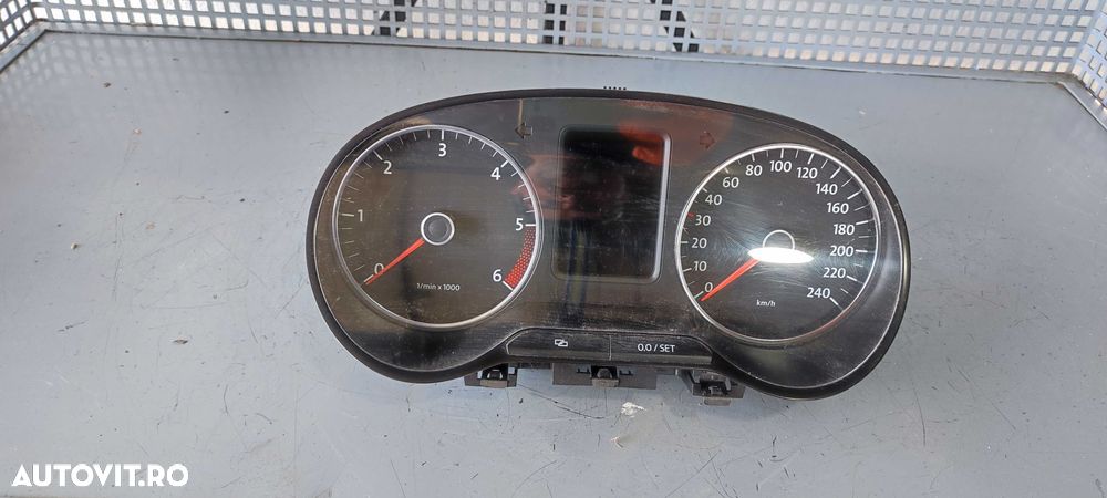 Ceasuri bord volkswagen vw polo 6R an 2010 motor 1.6 CAY cod 6R0920861B - 3