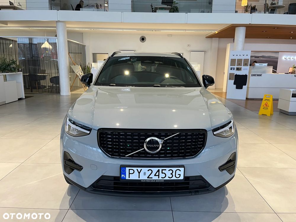 Volvo XC 40 B3 Plus Dark - 2