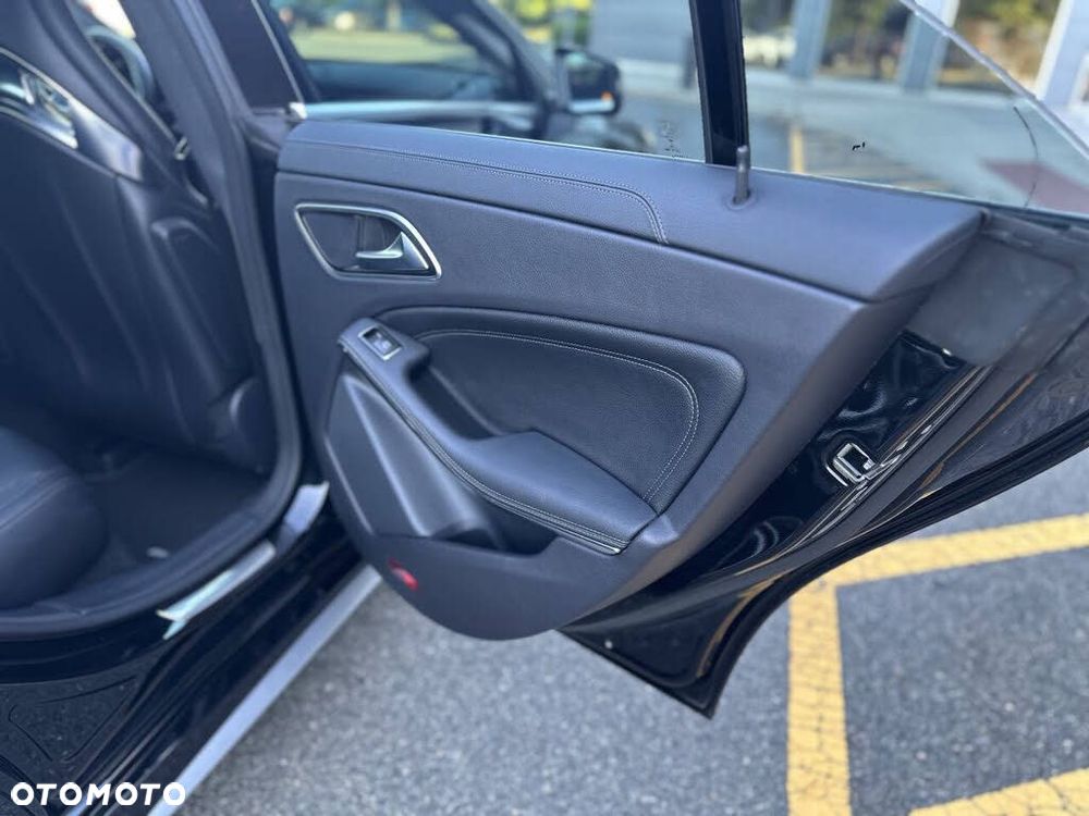 Mercedes-Benz CLA 45 AMG 4Matic 7G-DCT - 18