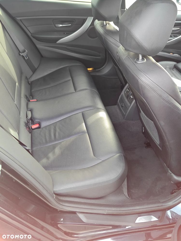 BMW Seria 3 328i Sport Line - 14