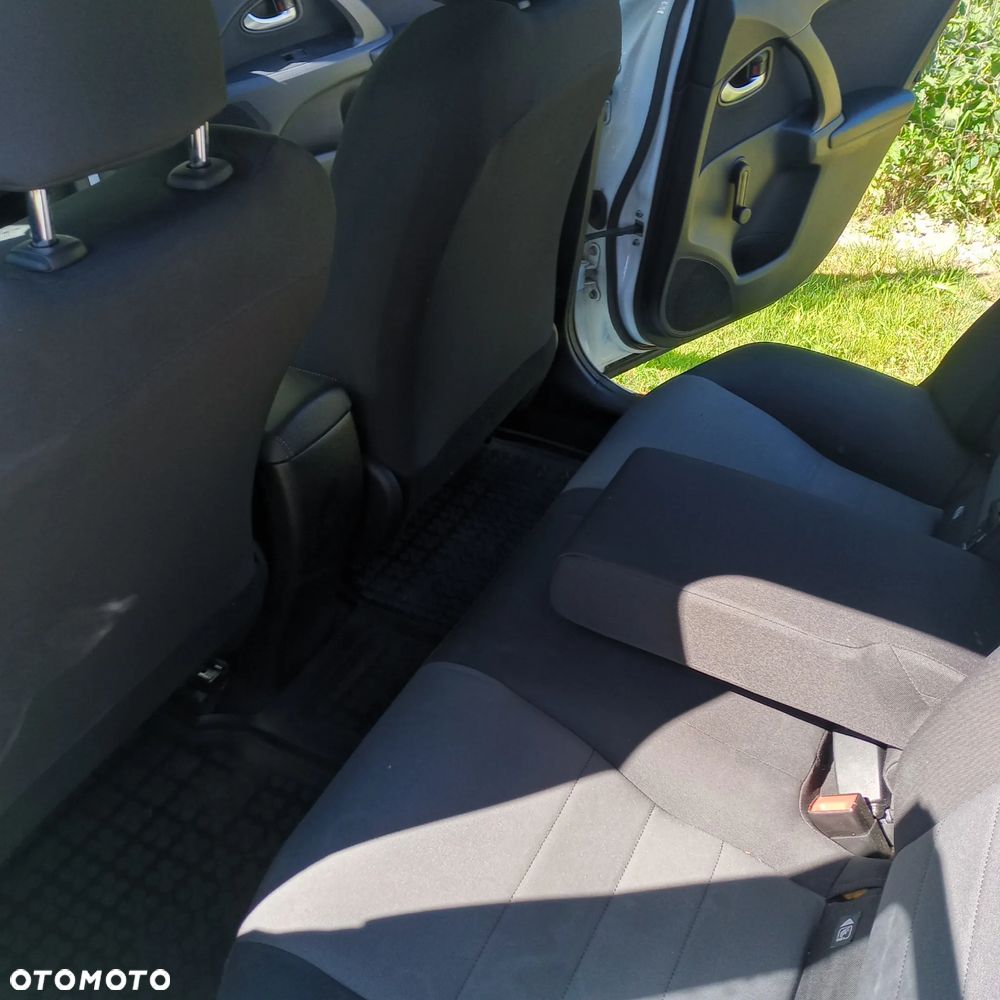 Toyota Avensis - 16