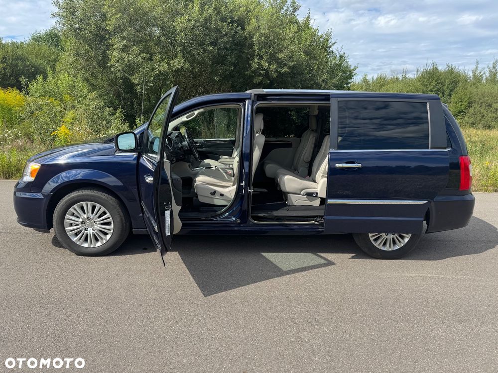 Chrysler Town & Country 3.6 Limited - 6