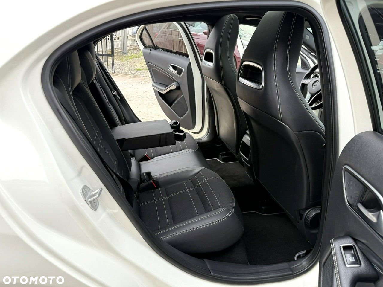 Mercedes-Benz Klasa A 220 CDI (BlueEFFICIENCY) 7G-DCT Urban - 23