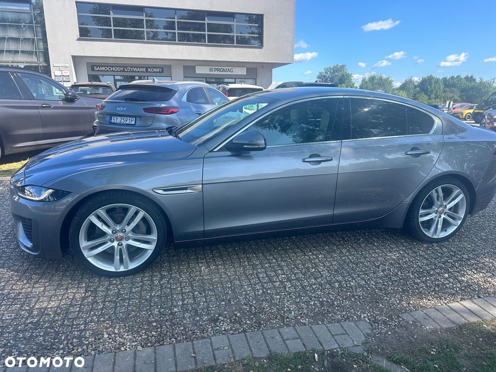 Jaguar XE 2.0 D180 R-Dynamic S - 27