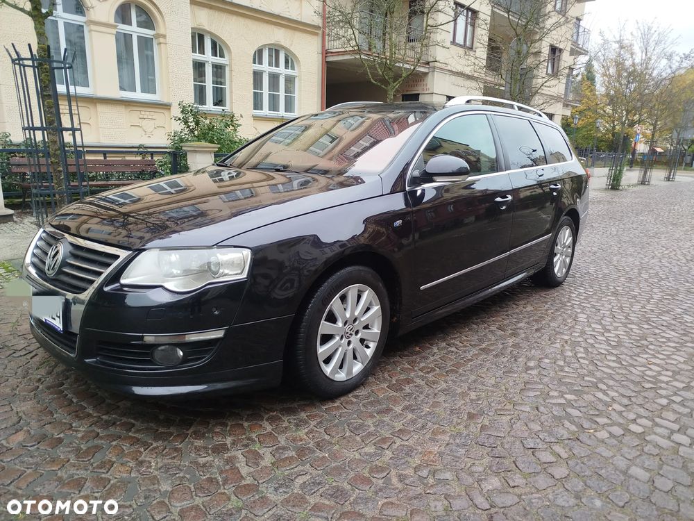 Volkswagen Passat - 1