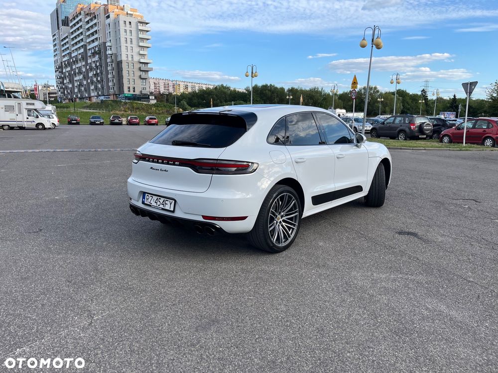 Porsche Macan Turbo - 16