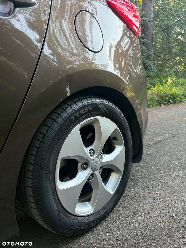 Kia Carens 1.7 CRDi M - 7