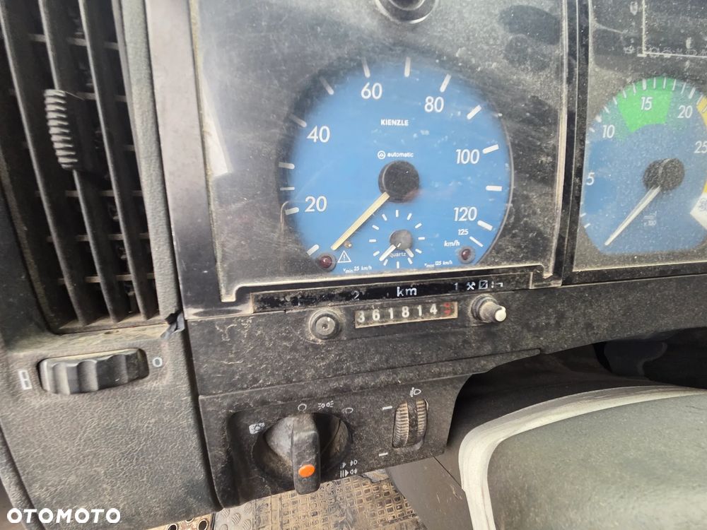 Mercedes-Benz 1828 - 9