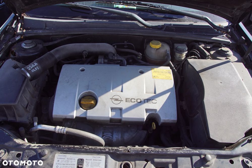 Auto na części - Opel Vectra C 1.6 16V 100 KM Z16XEL M25 2HU 2003R Silnik Skrzynia Zderzak Błotnik Drzwi Szyba Klapa Deska Kokpit Sterownik Moduł Licznik - 13