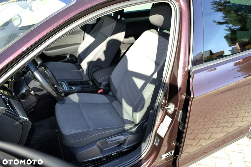 Volkswagen Passat - 33
