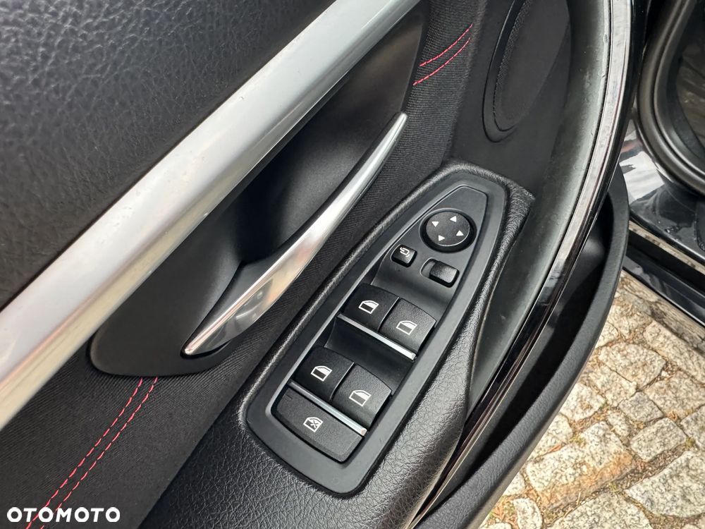 BMW Seria 3 320d Sport Line Shadow - 27