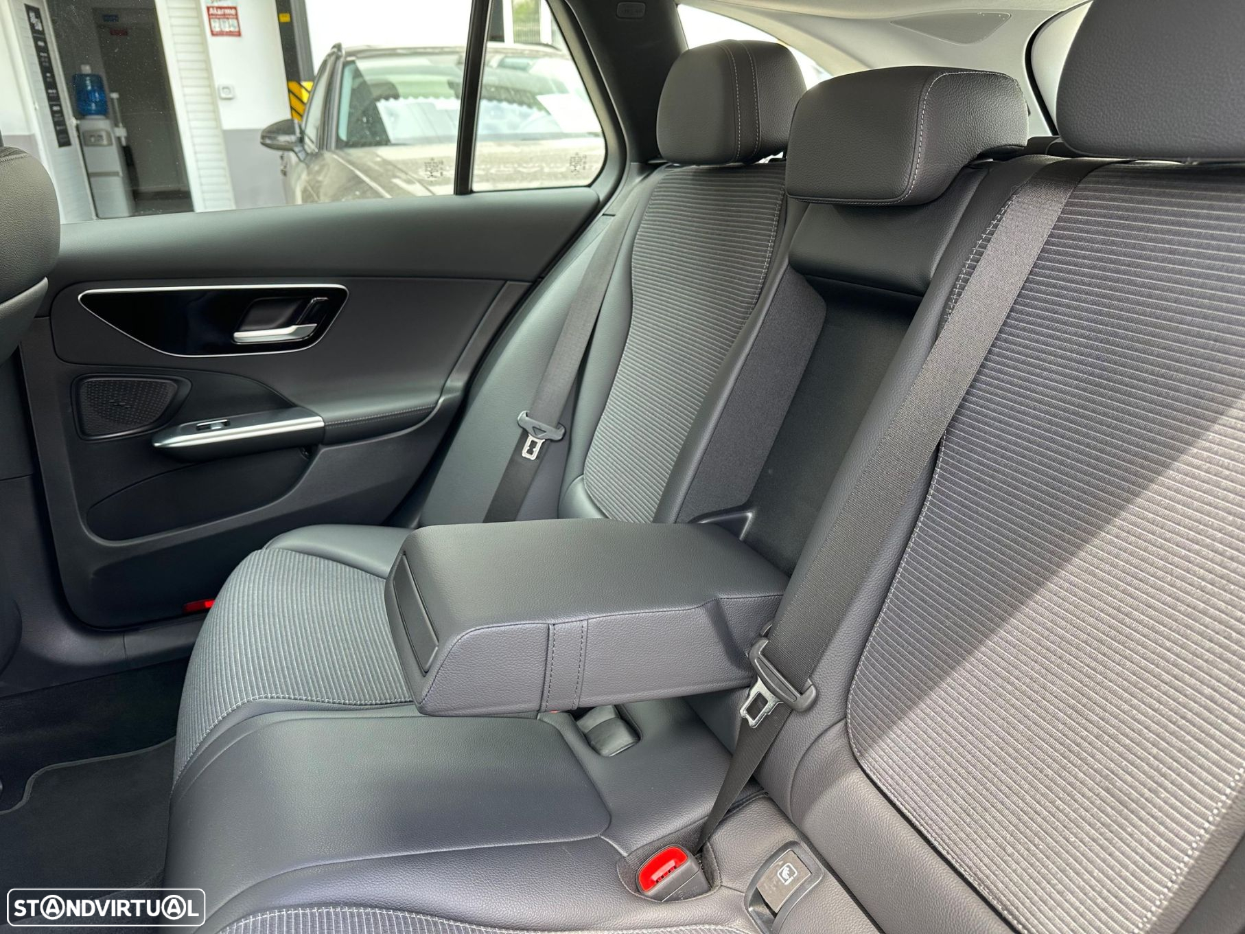 Mercedes-Benz C 300 e Avantgarde - 12