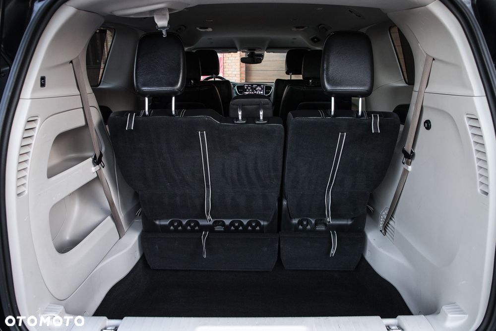 Chrysler Pacifica - 40