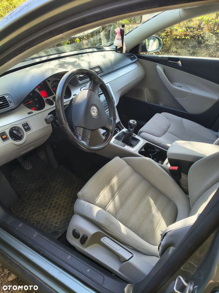 Volkswagen Passat 1.9 TDI DPF Comfortline - 8
