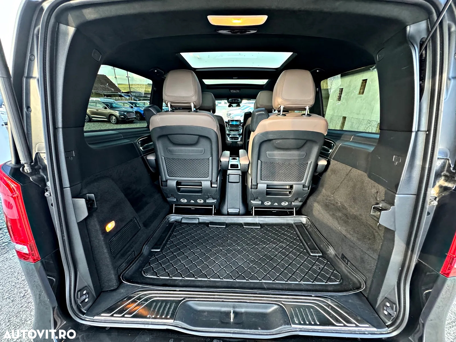 Mercedes-Benz V 300 d lang 4Matic 9G-TRONIC Exclusive Edition - 33