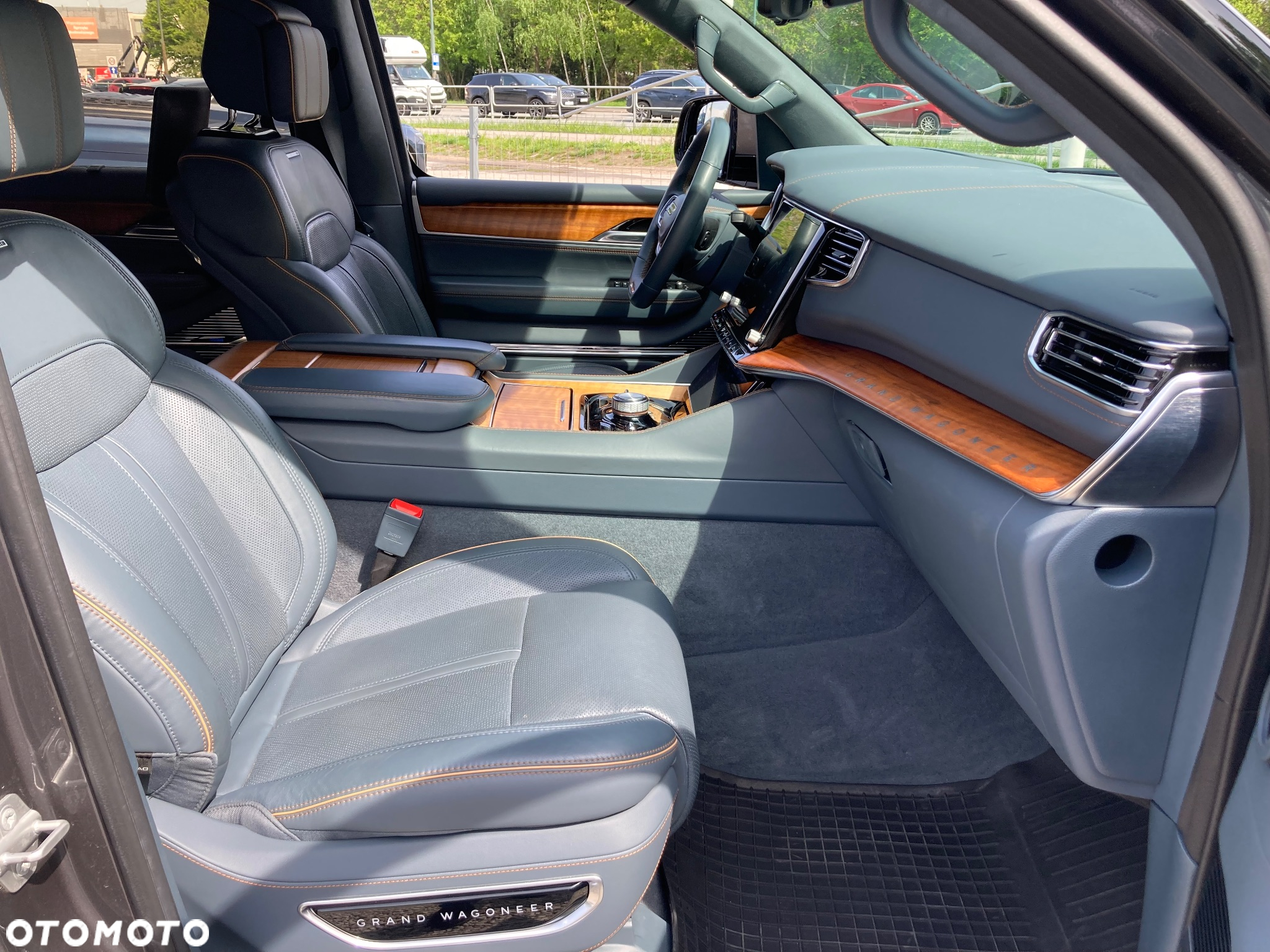 Jeep Wagoneer - 16
