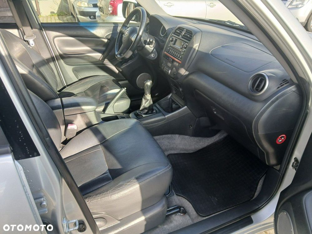Toyota RAV4 D-4D 4x4 - 11