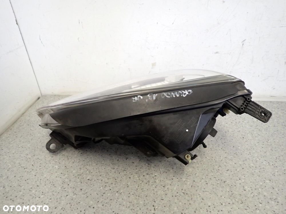 CHEVROLET ORLANDO 10- LAMPA PRZEDNIA PRAWA REFLEKTOR PRAWY - 10