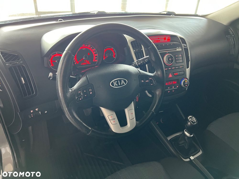 Kia Ceed - 12
