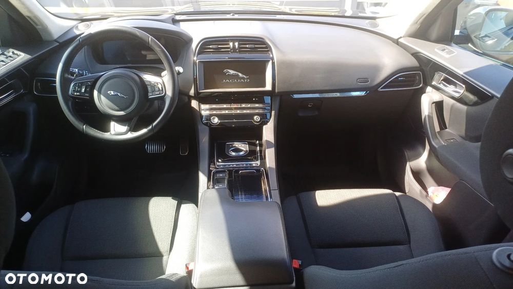 Jaguar F-Pace - 9