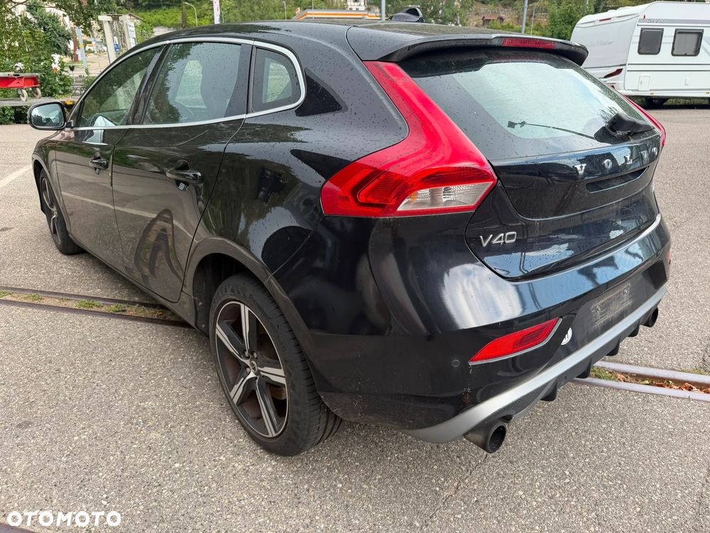 Volvo V40 D2 R-Design - 8