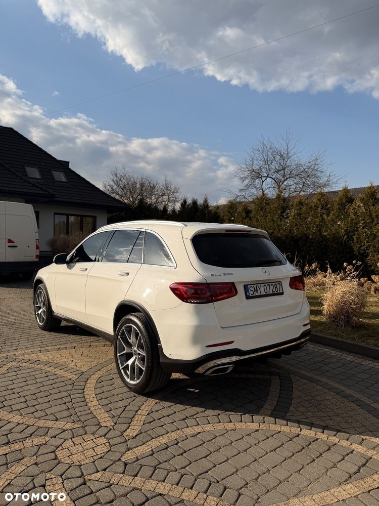 Mercedes-Benz GLC 300 4Matic 9G-TRONIC AMG Line Plus - 3