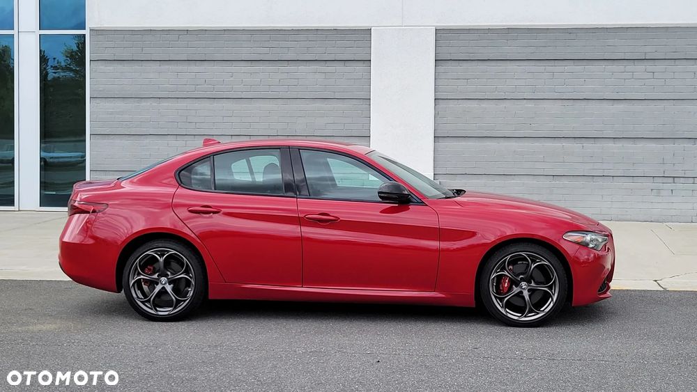 Alfa Romeo Giulia 2.0 Turbo 16V AT8-Q4 Ti - 10