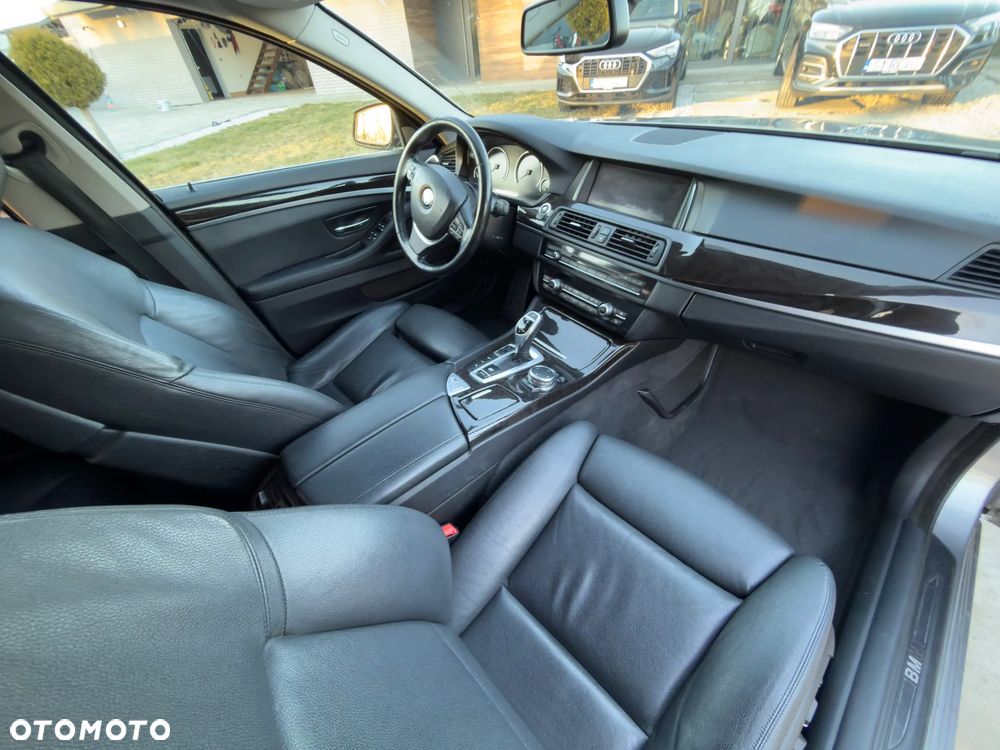 BMW Seria 5 528i xDrive Sport-Aut Luxury Line - 23