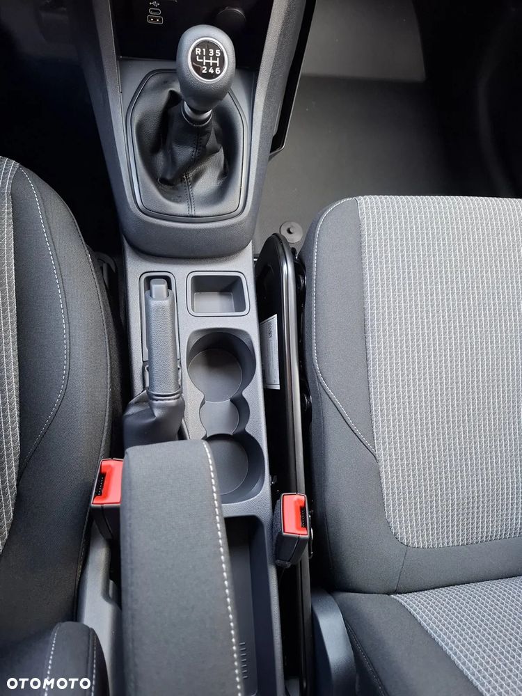 Ford Transit Courier - 17