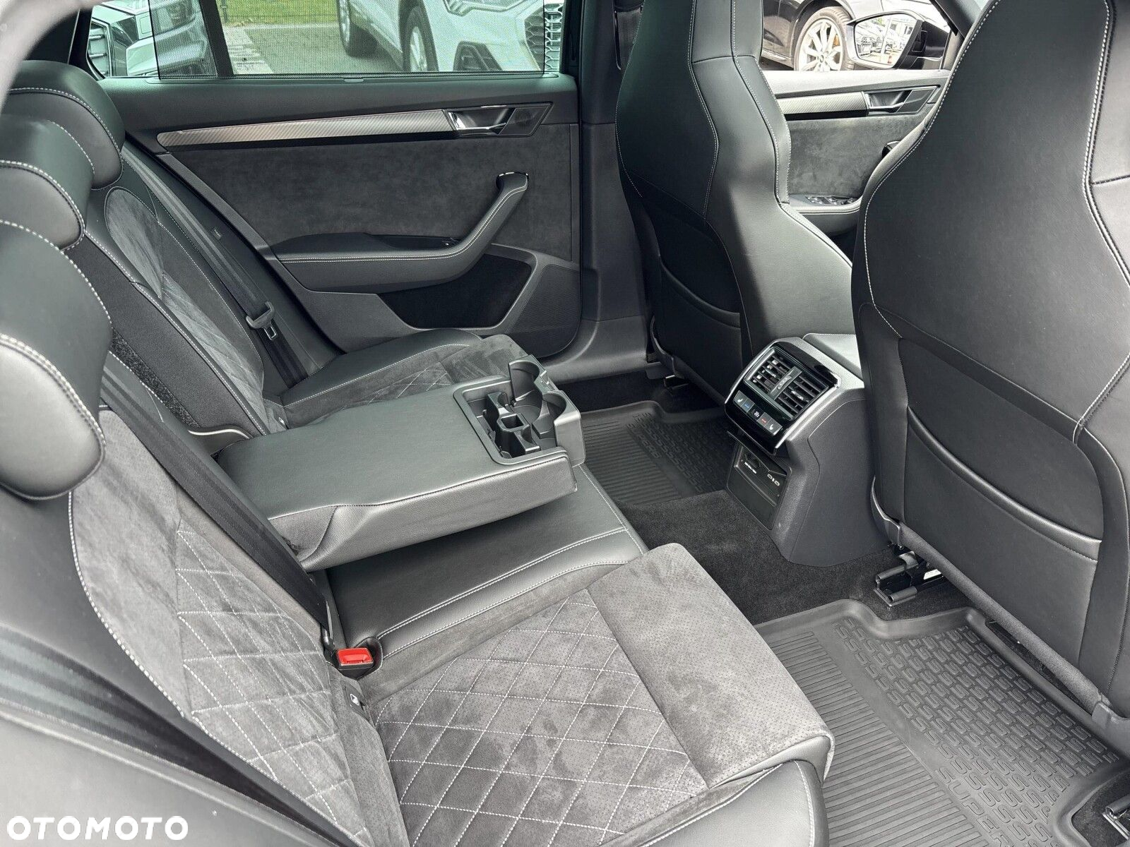 Skoda Superb 2.0 TDI SCR Sportline DSG - 14