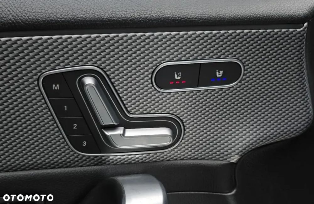 Mercedes-Benz Klasa A 220 4Matic 7G-DCT AMG Line - 13