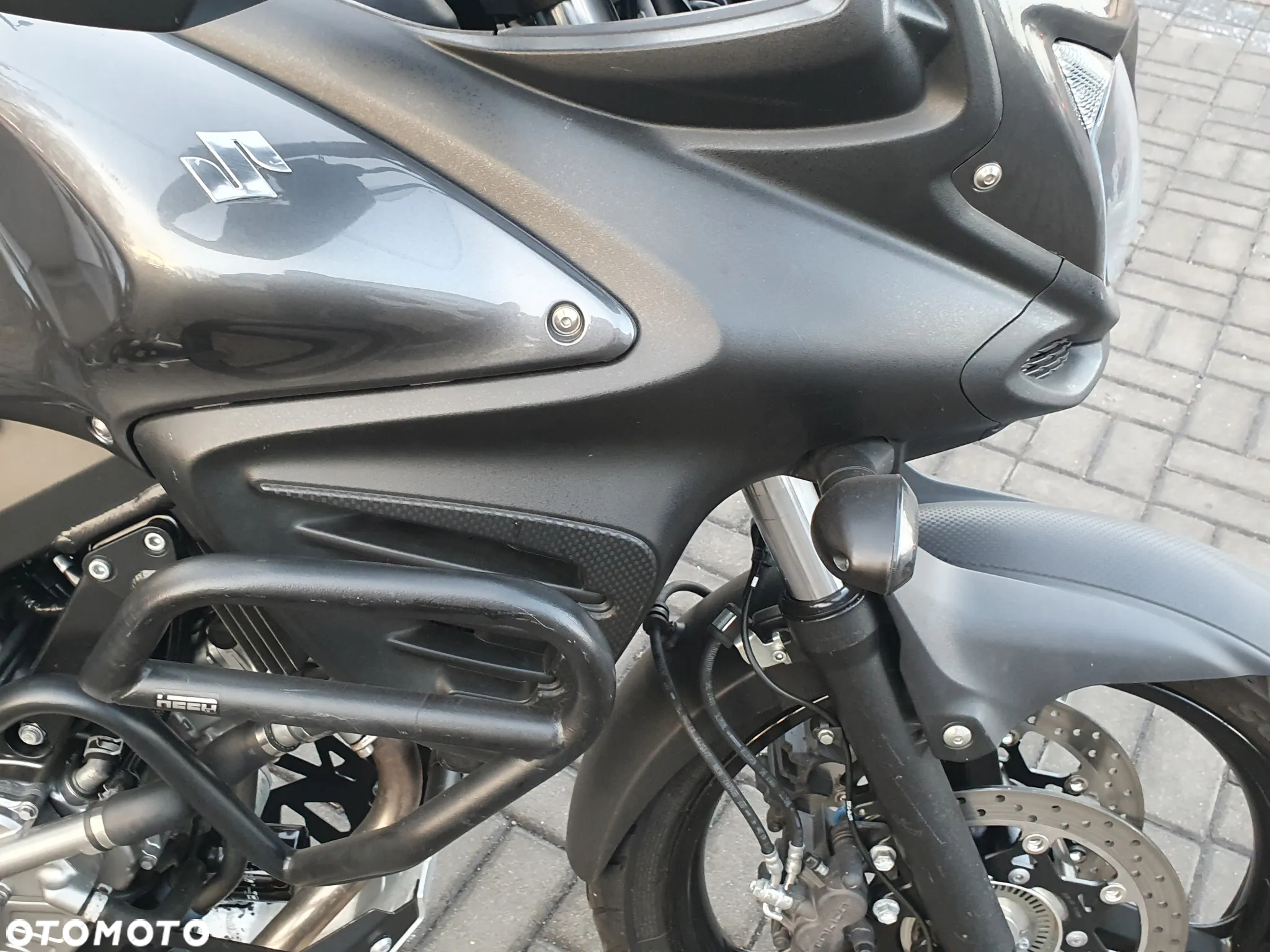 Suzuki V-STROM - 25