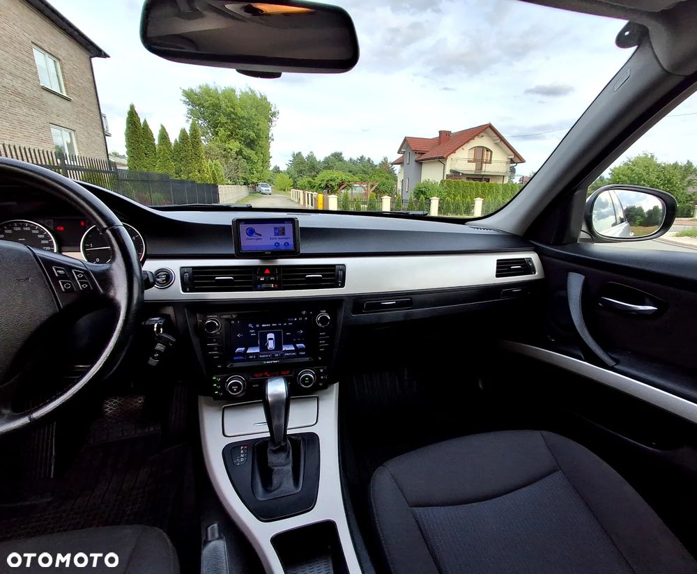 BMW Seria 3 318d DPF Edition Lifestyle - 26