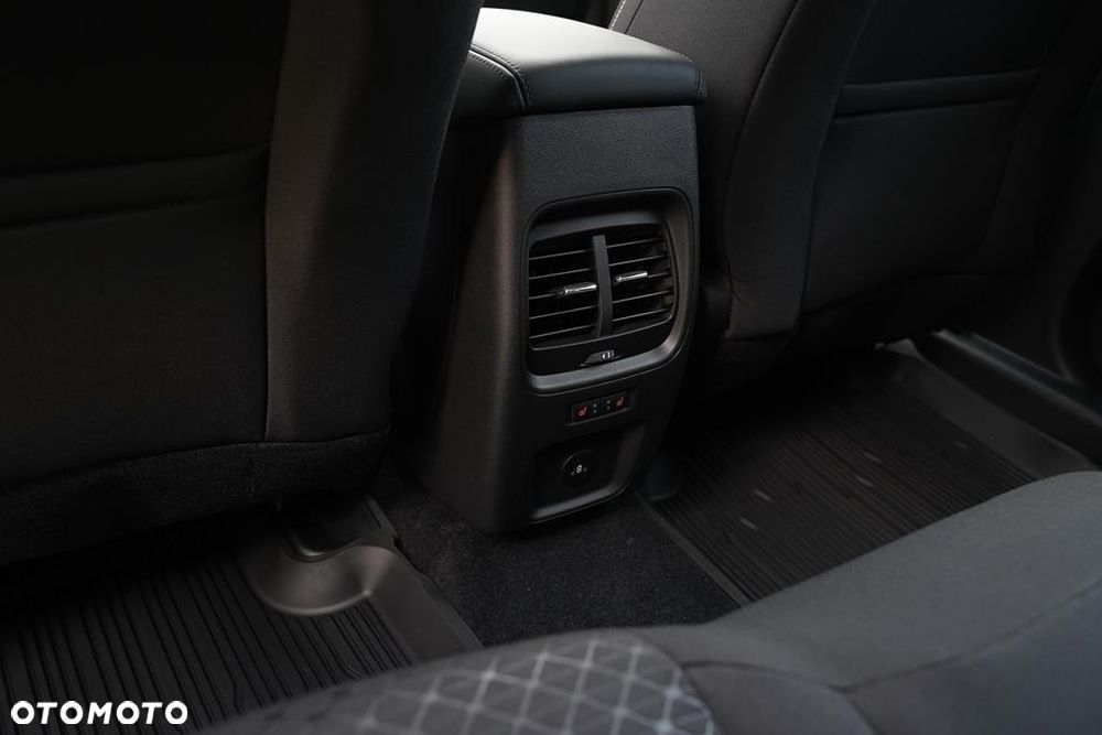 Ford Kuga 2.5 FHEV FWD Titanium eCVT - 12